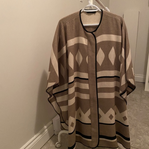 NEW - ZARA poncho with Zippers - Picture 2 of 5